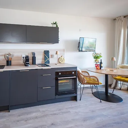 Modern With Sea Views On The Cote Dazur Апартаменты Йер